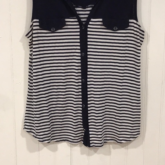 Belah & Codey Sleeveless striped women’s top. Very soft. Button up. - Picture 4 of 10